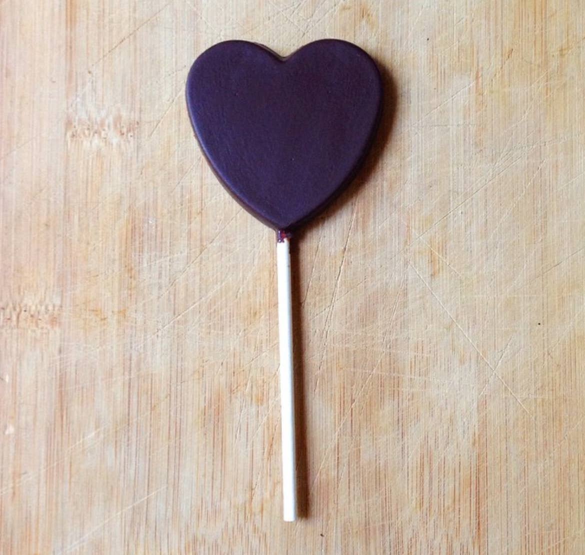 Nunu Heart Lolipop 53% dark - Vegan and Gluten free