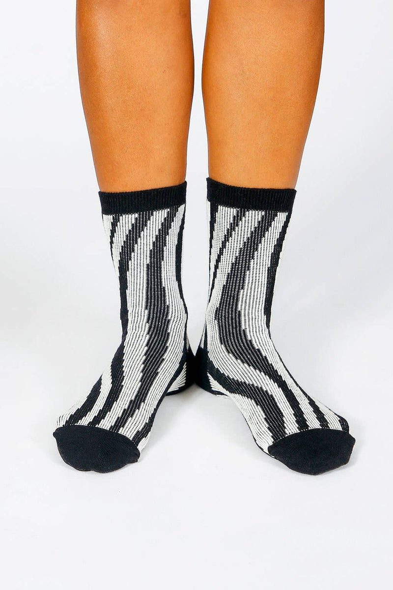 Groove Wavy Stripe Socks – Black & White
