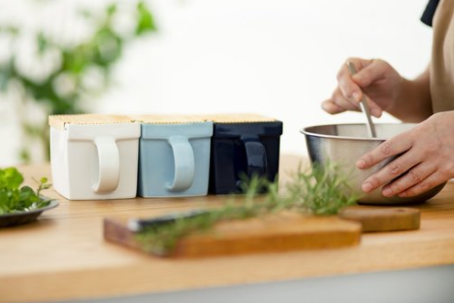Bee House Ceramic Salt Box With Wooden Lid – Ocean Blue