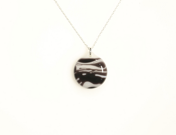 Keane NY Marble Glass Necklace – White/Black