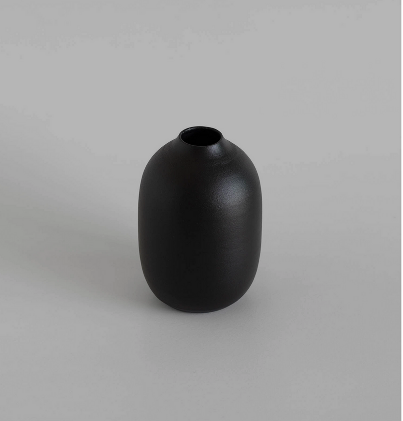 Portuguese ceramic Black Island Ceramic Vase – Small 04